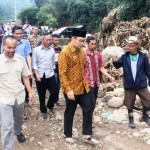 RK peduli korban bencana banjir bnadang di Desa Sukakerti