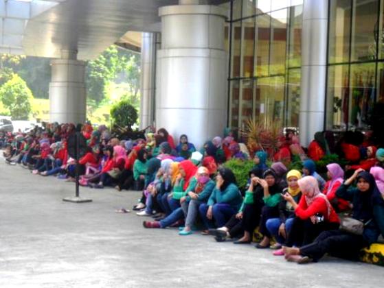 Unpad Tunda Pemangkasan K3L demo-UNPAD