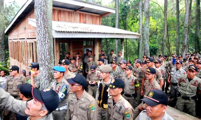 pembongkaran kafe tahura