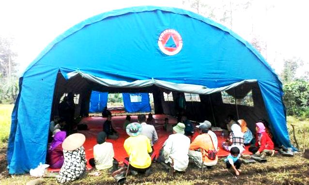 Direlokasi Sebelum Lebaran, Warga Masih Bertahan di Pengusngsian pengunsian
