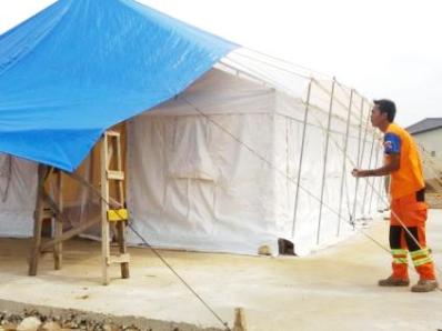 Warga Sembahyang Tarawih di Tenda Darurat tenda untuk taraweh