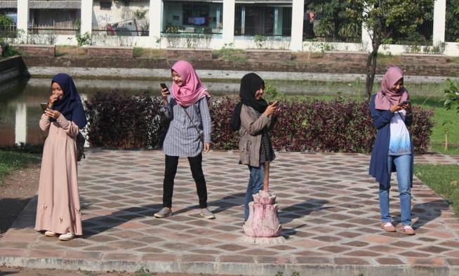 Polisi Tidak Boleh Bermain Pokemon Polisi Tidak Boleh Bermain Pokemon