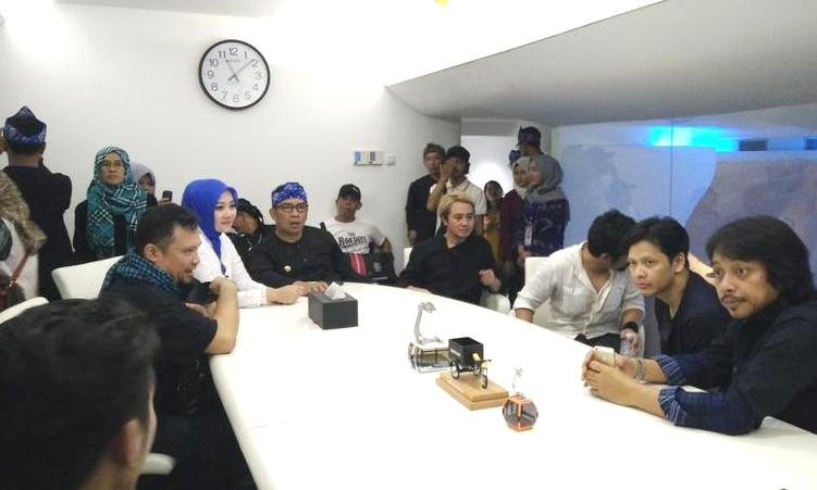 Halal Bihalal Pemkot Bandung Meriah Dimeriahkan Gigi dan Ridwan Kamil ’KW’ Halal Bihalal Pemkot Bandung