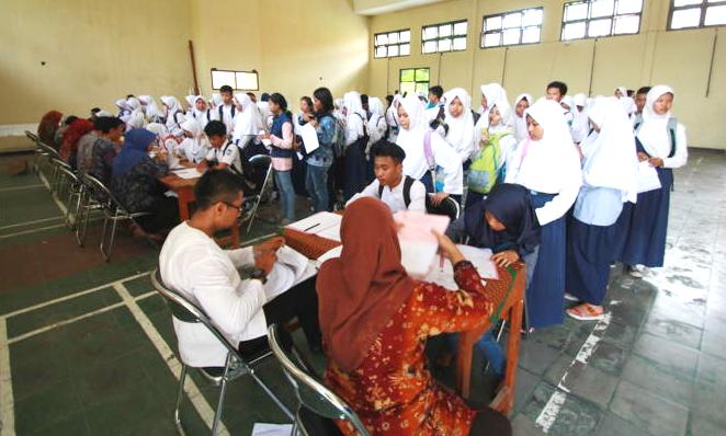 Orangtua Harus Didik Semangat di Hari Pertama Sekolah