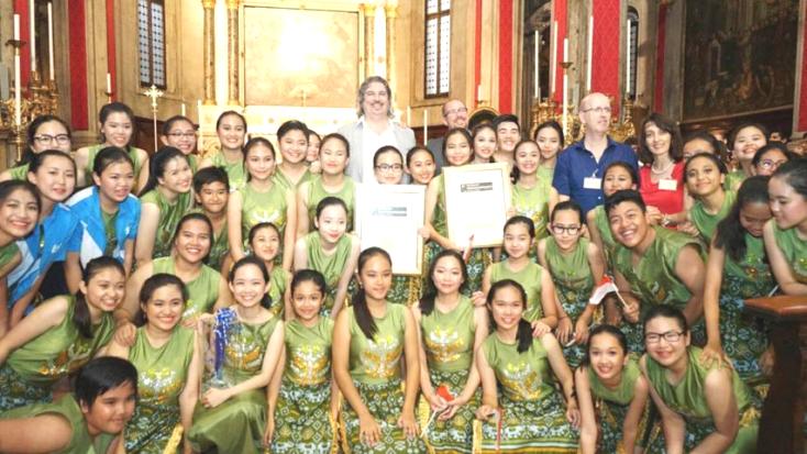 Paduan Suara Anak Indonesia Rebut Dua Gelar di Italia TRCC