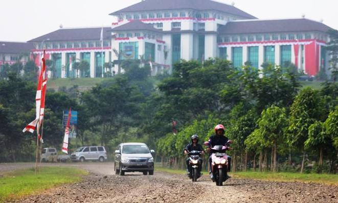 Targetkan Pembangunan Jalan dan Drainase Perkantoran Pemkab Rampung November jalan Pemkab