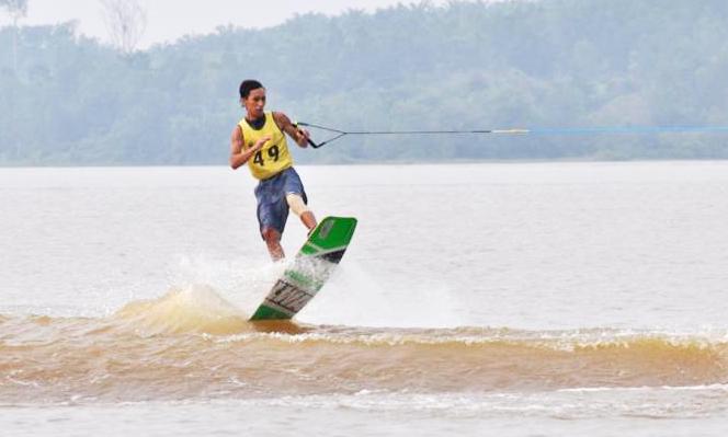 Incar Empat Medali Emas, Atlet Ski Air Berlatih ke Amerika ski air