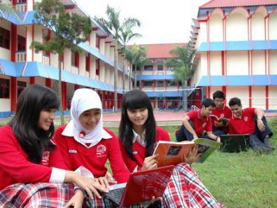 Tiga SMK/SMA Masih Numpang Tiga SMK/SMA Masih Numpang