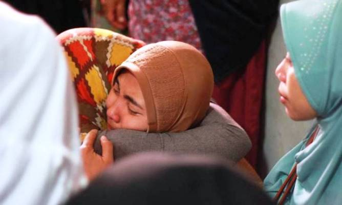 Pemakaman Tatang korban Premanime