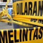 Ilustrasi garis polisi dilokasi pemotor menabrakkan diri ke mobil.
