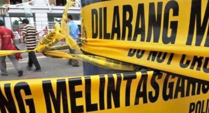 Ilustrasi garis polisi dilokasi pemotor menabrakkan diri ke mobil.