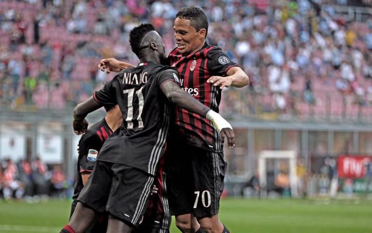 Milan Pede Hadapi Napoli