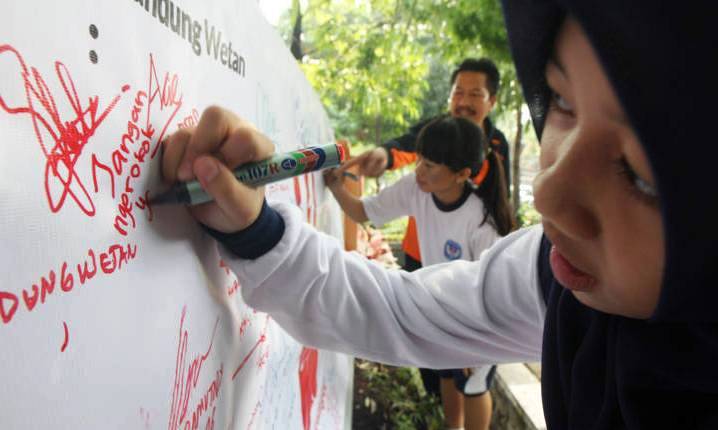 Warga Ingin Bandung Memiliki Perda KTR aksi-bebas-rokok-jabar-ekspres