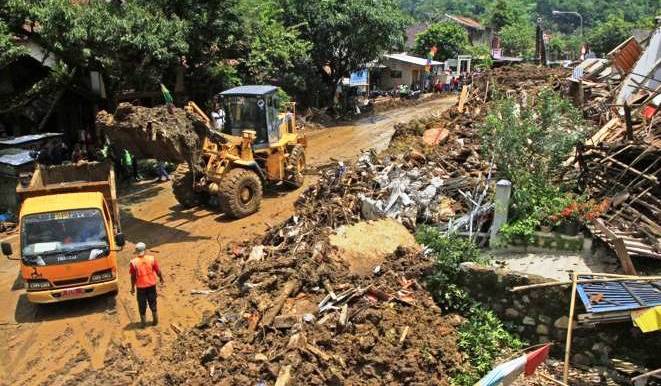 Dewan Kompak Berikan Bantuan