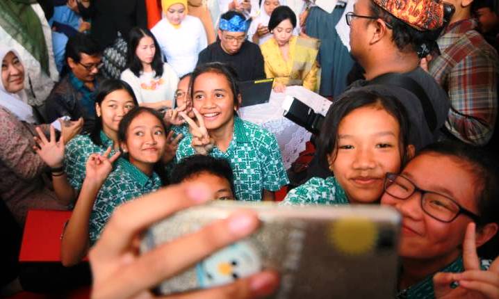 berbagi-buku-untuk-tuna-netra-jabar-ekspres