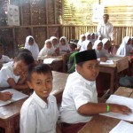 Kelas MI di Tasikmalaya Mirip Kandang Ayam