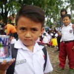 Ribuan Pelajar Melukis Cup Bekas go-green