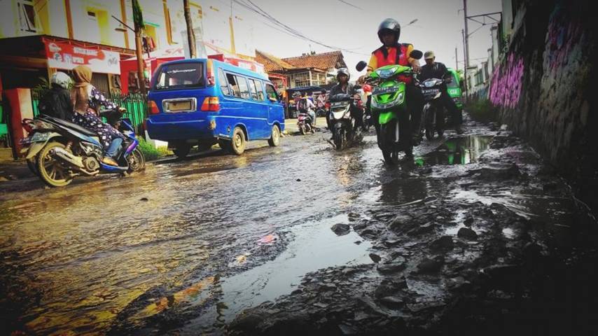 Efisiensi Menyeluruh di OPD Jabar, Harus Pintar Atur Anggaran jalan-rusak