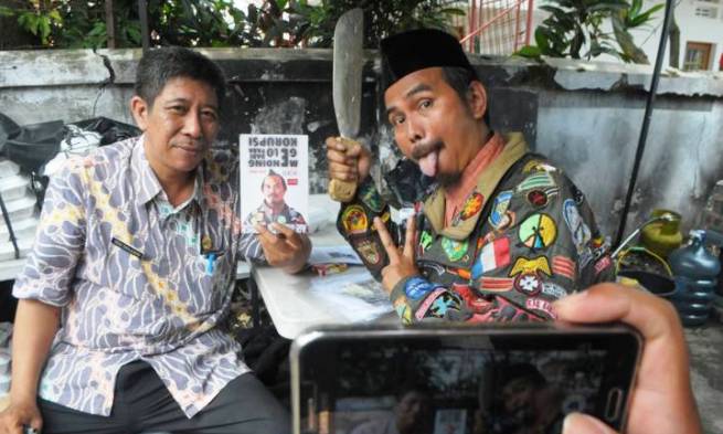Puisi Menolak Korupsi