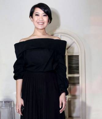 Radhini Setia Pada Style Mode Monokrom Radhini