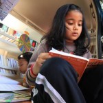 tingkatkan-minat-baca-melalui-gerobak-buku