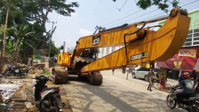 100 Kios Dibongkar Dalam Mewujudkan Citarum Bestari bongkar-kios