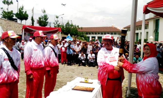 Dukung Total Pelaksanaan PON XIX/2016 Jabar kirab-pon-jabar-ekspres