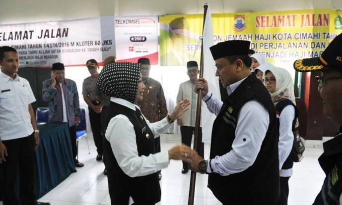 Kloter 60 Dilepas Wali Kota, Minta Jamaah Haji untuk Mendoakan Kota Cimahi kloter haji