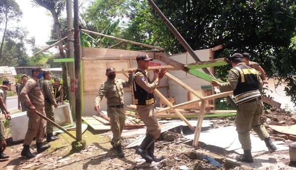 Akan Bongkar Bangunan dan Spanduk Liar