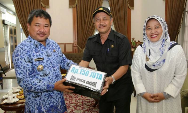 Pemkab Bandung Sumbang Rp 150 Juta Untuk Korban Banjir Bandang Garut