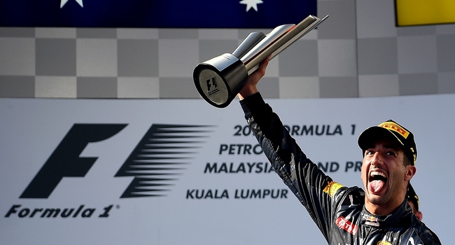 Daniel Ricciardo Menangi Drama Balap di Sepang