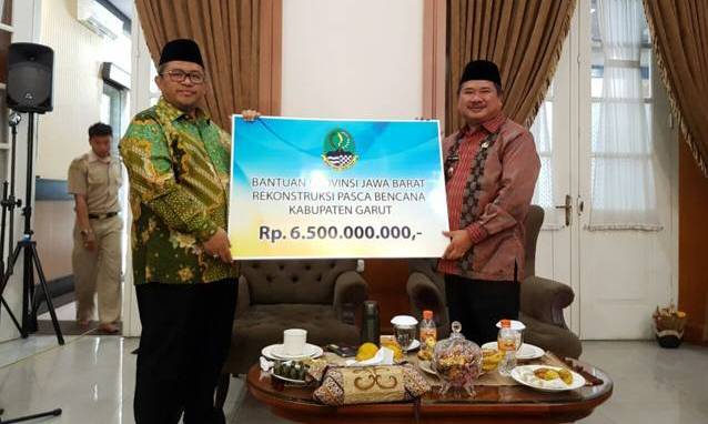 Aher Bantu Bencana Garut Rp 6,5 Miliar gubernur-jabar-bantu-bencana-garut