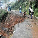 Jalan Penghubung Tiga Desa Amblas