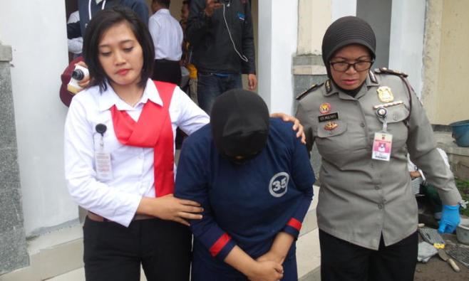 Baju Dinas Rusak, PRT Dipalu PNS pns-aniaya-prt