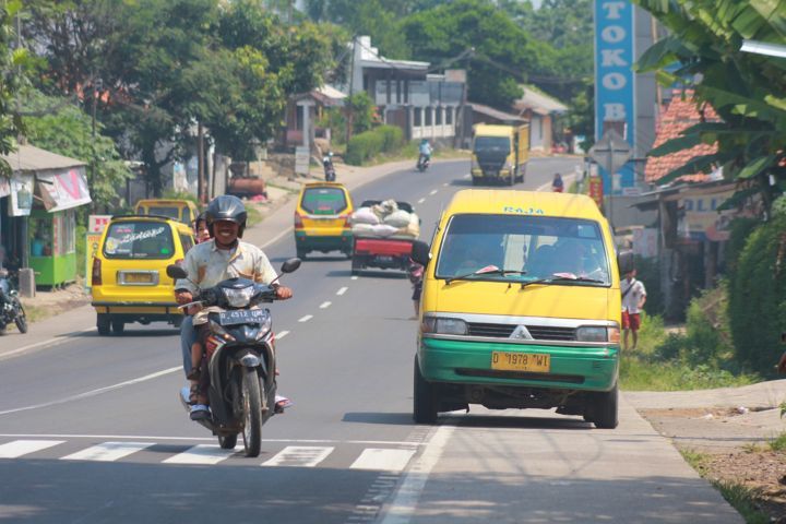 Hanya Tersisa 20 Trayek Dari 33 yang Sempat Beroperasi karena Sepi Hanya Tersisa 20 Trayek Dari 33 yang Sempat Beroperasi karena Sepi