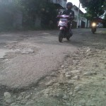 Jalan Diperbatasan Rusak Parah jalan-rusak