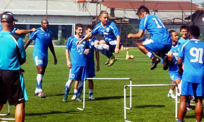 Tak Anggap Enteng Lawan latihan-persib-9