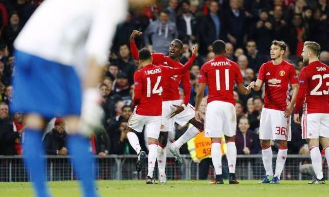 Man United 4 vs Fenerbahce 1: Sebelum Eksekusi Penalti, Pogba Izin ke Rooney pogba-mu