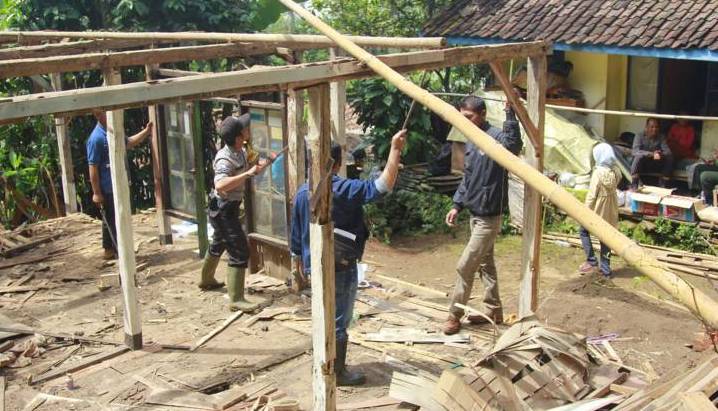 Rumah Janda Veteran Direnovasi renovsi