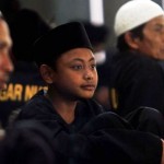MENYIMAK CERAMAH: Para jemaah Pagar Nusa mendengar tausiah saat istigosah