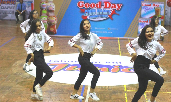 Tampil Memukau dengan Gaya Sporty