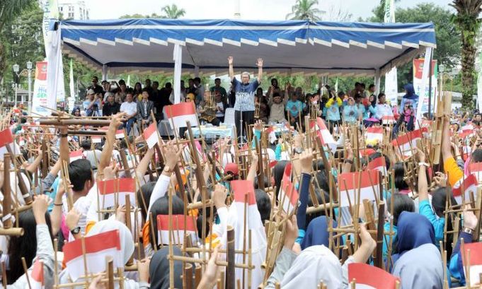 Sebarkan Perdamaian Lewat Angklung