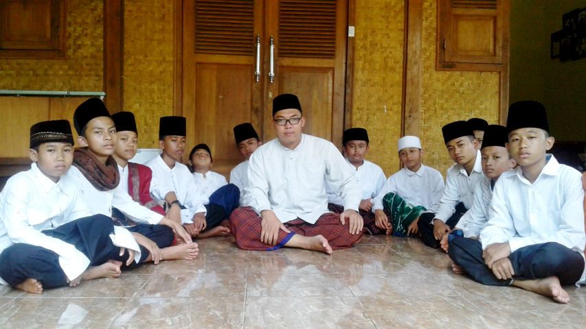 Ratusan Santri Doakan Dahlan h-shandy-bersama-sejumlah-santri