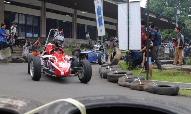 Adu Inovasi Mobil Listrik di KMLI Politeknik Negeri Bandung