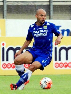 Tebar Ancaman di Lini Belakang