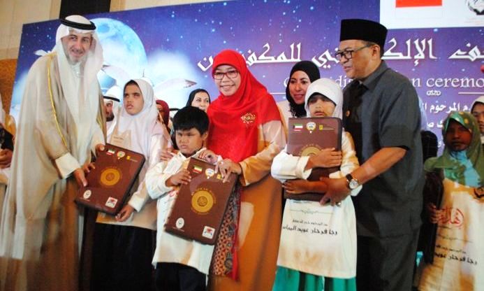 Tunanetra Jabar Tinggi, Kuwait Donasi 1.000 Alquran Braile Tunanetra Jabar Tinggi, Kuwait Donasi 1.000 Alquran Braile