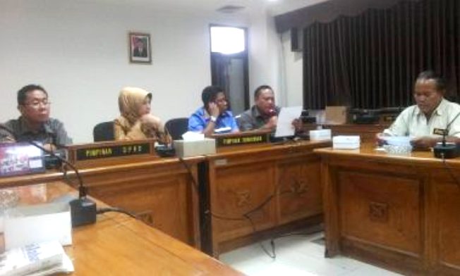 Digusur, Warga Bekasi Ngadu ke DPRD Jabar