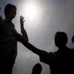 Dua Anggota Brimob Dikeroyok Ormas