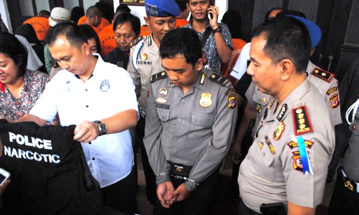 Mengaku Kanit Narkoba Polda Jabar, Dua Polisi Gadungan Dibekuk