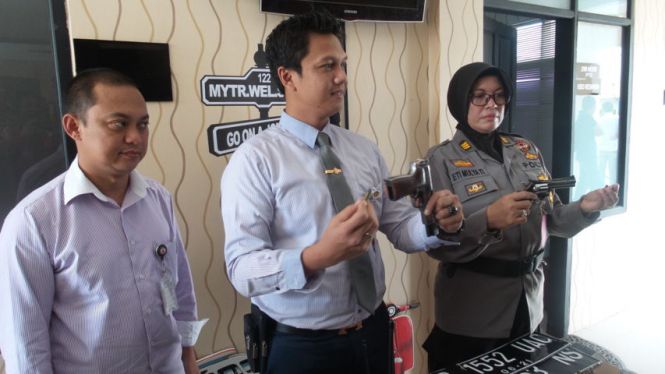 Polis Bekuk Dua Anggota BIN Gadungan polisi-gabungan